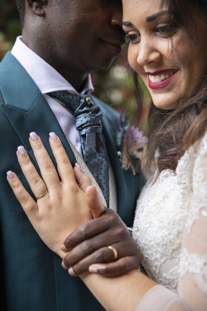 Detalle de novios y anillos